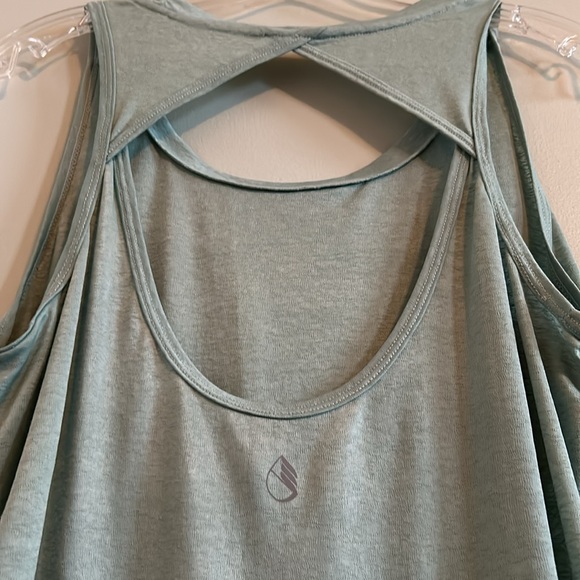 *SOLD* Workout Tank, Size Large - Picture 5 of 5